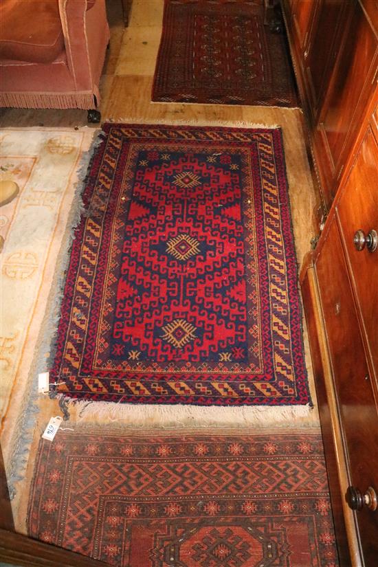 Three rugs(-)